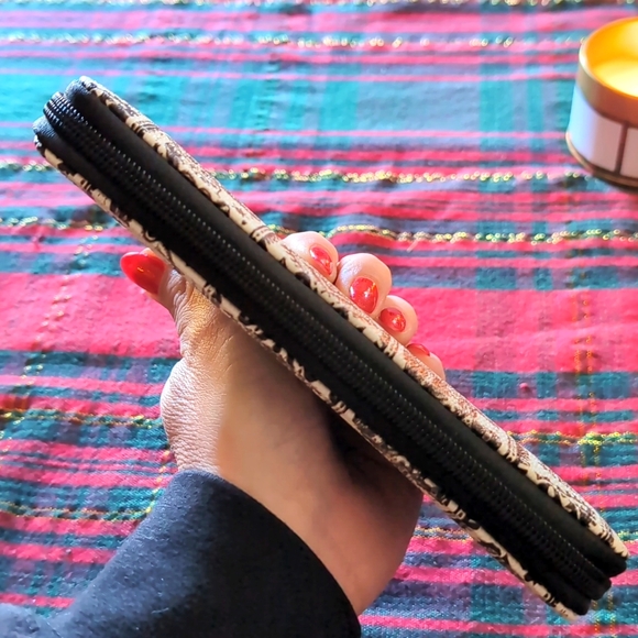 Vegan leather zip around wallet - Picture 5 of 11